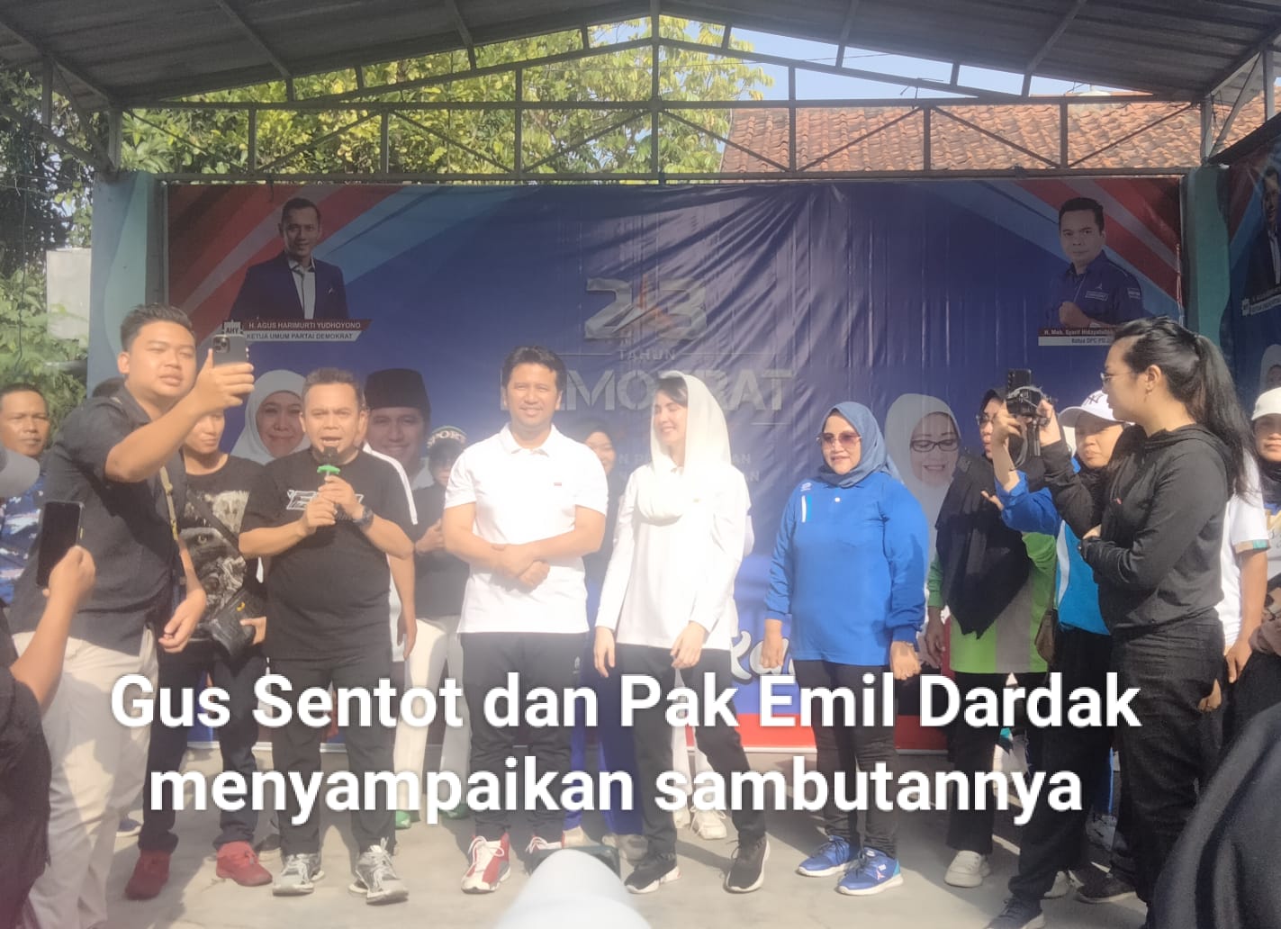 Senam Bareng Gus Sentot Dan Emil Dardak