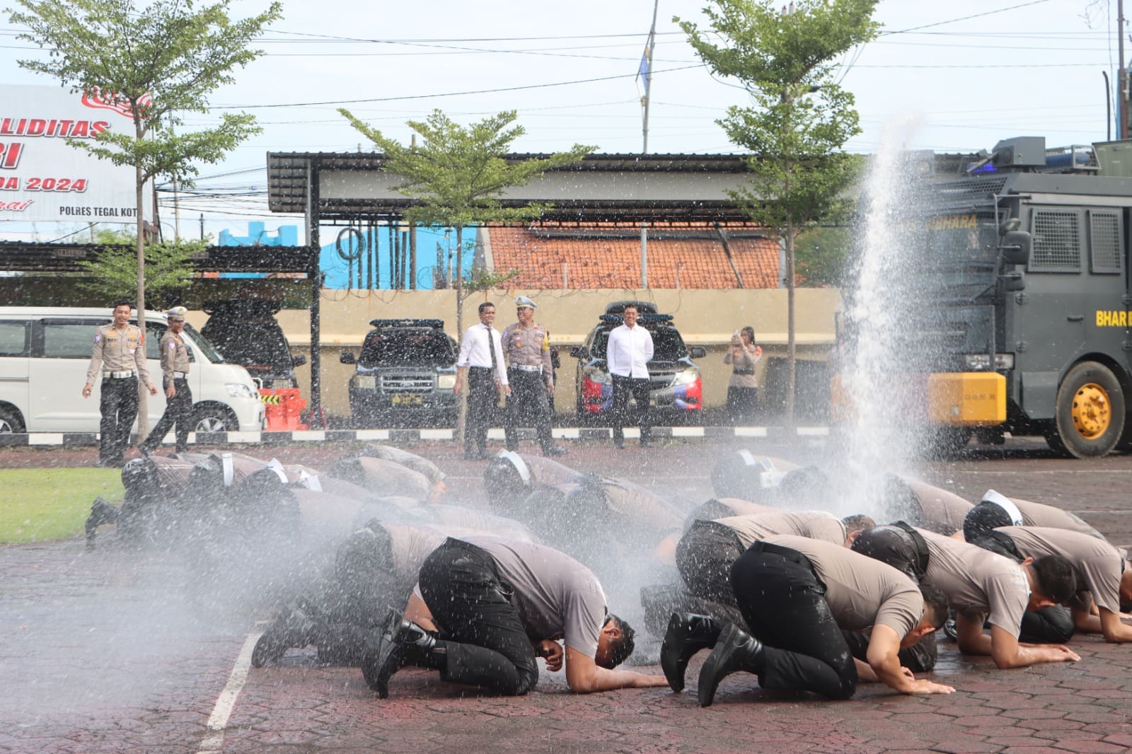 32 Anggota Polres Tegal Kota Dapat Kado Kenaikan Pangkat