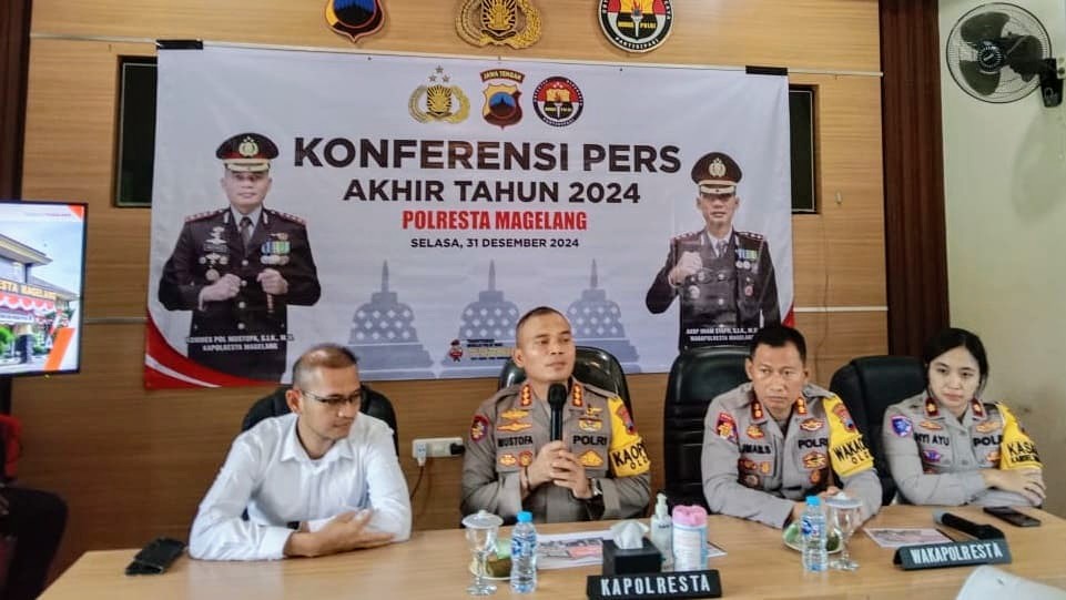 Konferensi Pers Akhir Tahun 2024 Polresta Magelang Ungkap 262 Kasus Miras