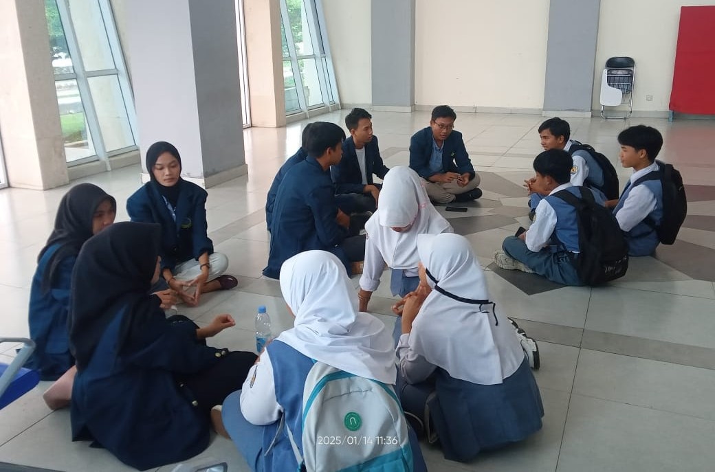 Untuk Pengenalan Kampus Siswa-Siswi SMAN 1 Lohbener Kunjungi Polindra