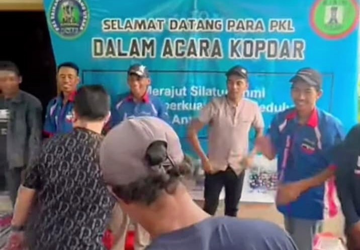 Gus Sentot Ajak KOPDAR Komunitas PKL PSJU Kedungjati Semangat Jemput Rezeki Barokah