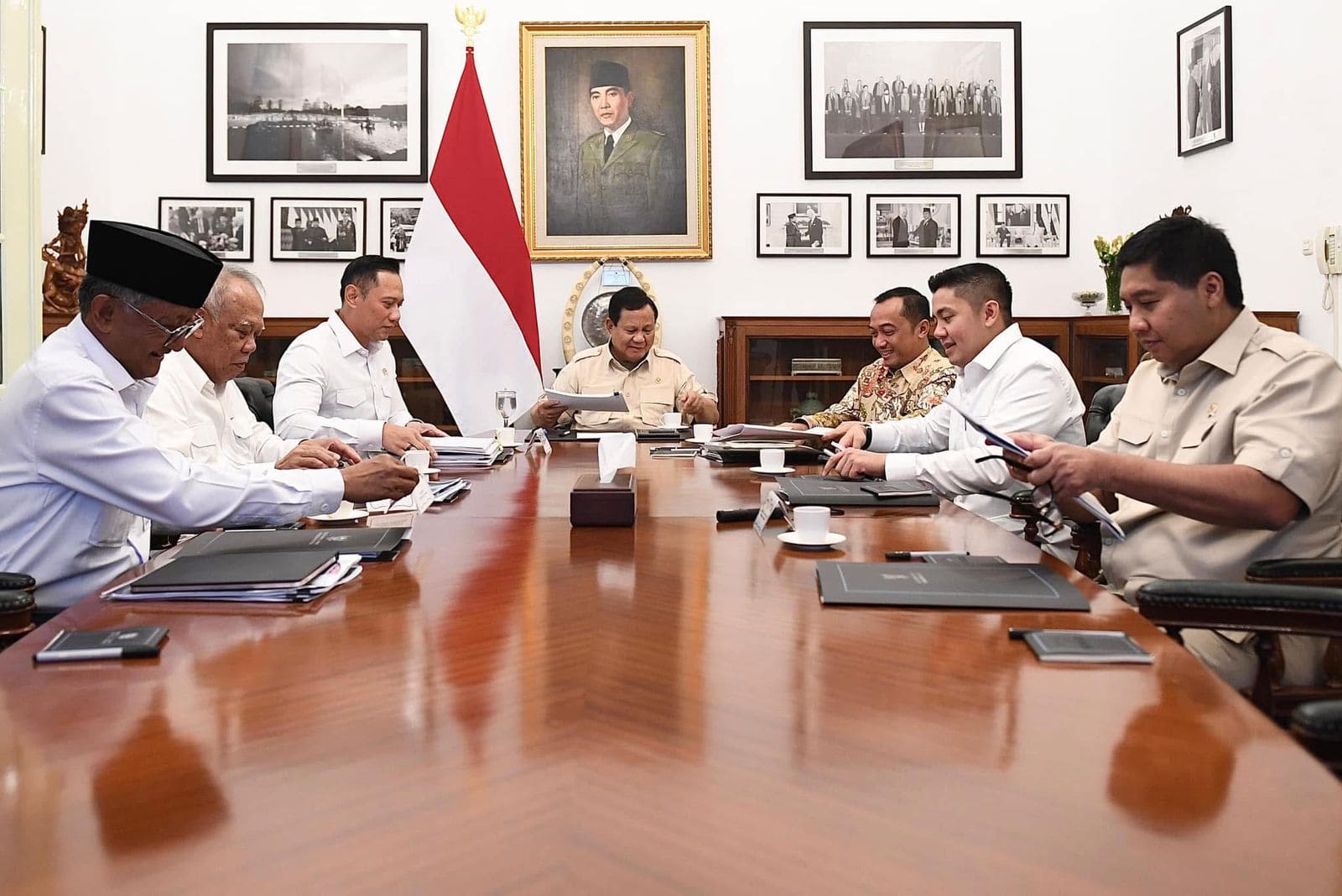 Presiden Prabowo Pimpin Rapat Terbatas Bahas Percepatan Pembangunan IKN