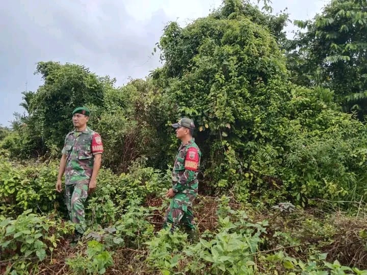 Babinsa Koramil 06/Merbau Bersama Masyarakat Gelar Patroli Karhutla Di Desa Dedap