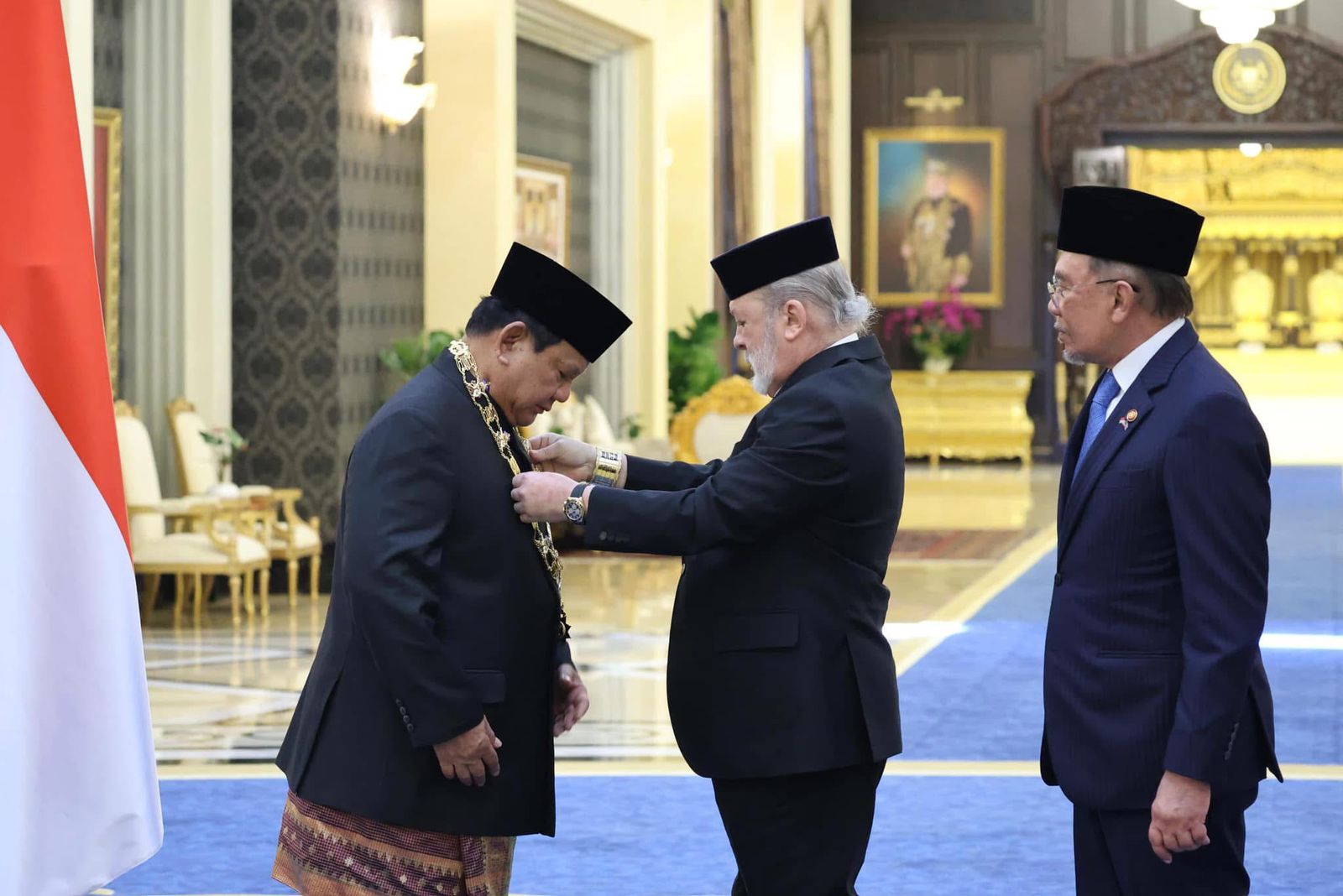 Presiden Prabowo Terima Tanda Jasa Kehormatan Dari Yang di-Pertuan Agong XVII Sultan Ibrahim