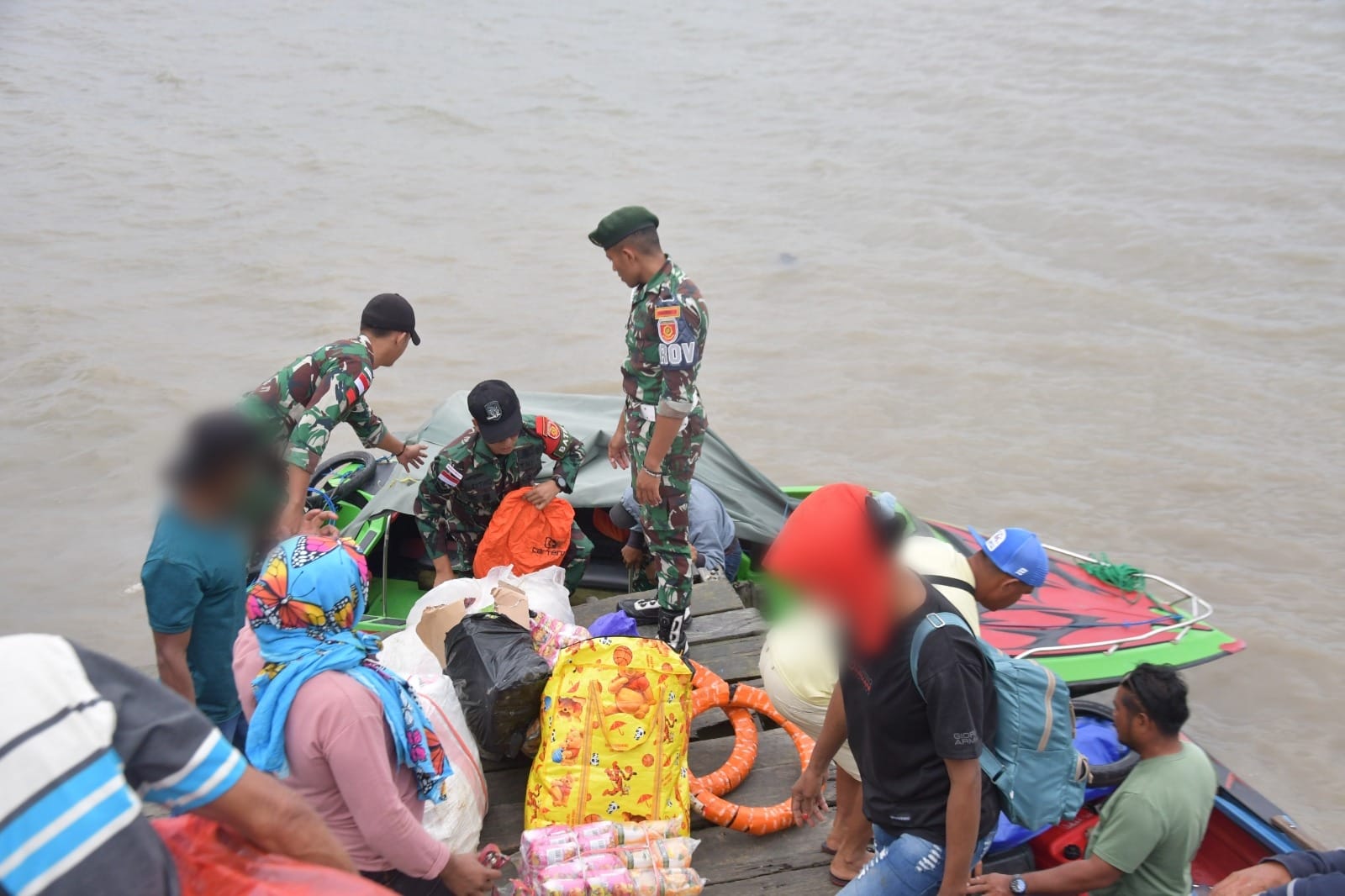 Satgas Pamtas Yonarmed 11 Kostrad Gagalkan Pengiriman CPMI Ilegal Di Perbatasan RI-Malaysia