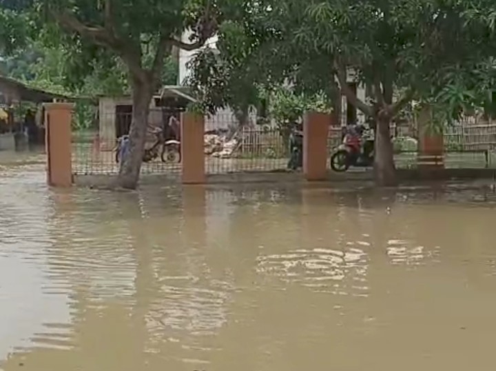 Banjir Kiriman Rentang Rendam 2 Desa Di Indramayu