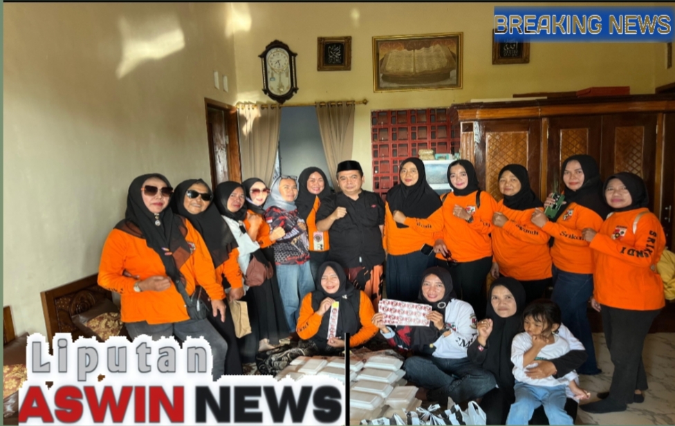 Jombang Pancasila Youth Srikandi Distributes 300 Takjil (snacks) in Bandar Kedungmulyo