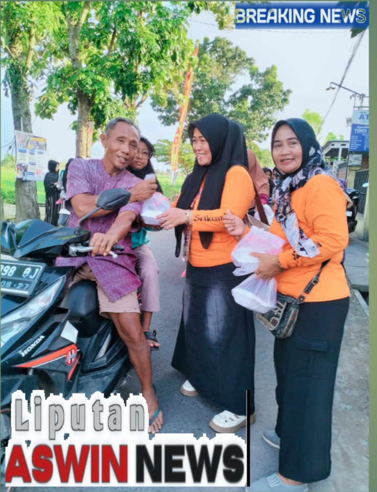 Srikandi Pemuda Pancasila Jombang Bagikan 300 Takjil Di Bandar Kedungmulyo