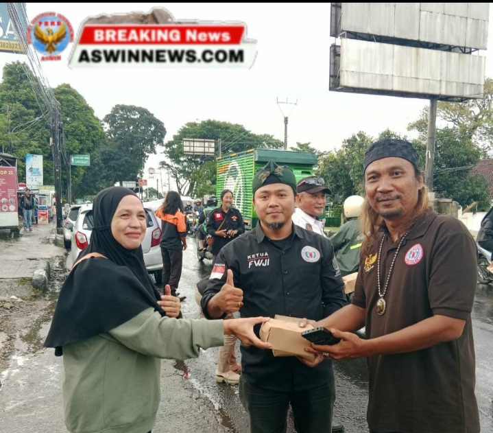 FWJI Korwil Kuningan Bagikan 500 Paket Takjil Di Cilimus, Wujud Kepedulian Di Bulan Suci Ramadhan