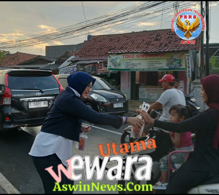 HIMA PUSAKA Purwakarta Gelar “Berbagi Takjil On The Road”, Gandeng Komunitas Lokal Pererat Silaturahmi