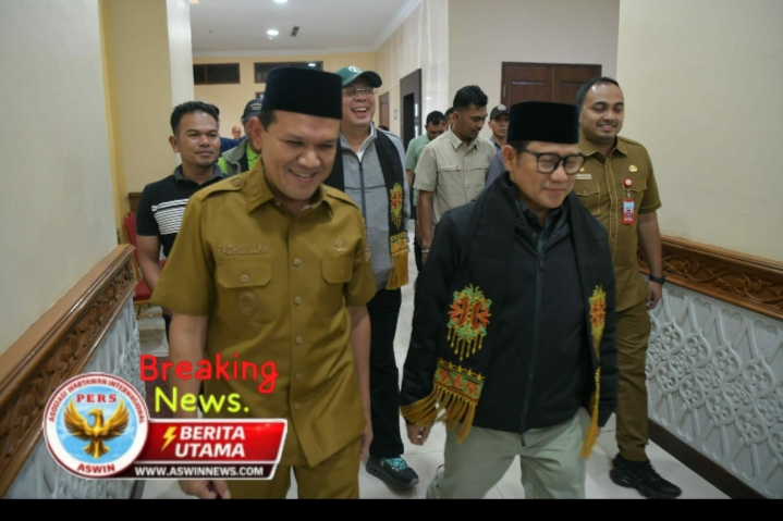 WAGUB ACEH SAMBUT HABIBI AN NAWAWI DENGAN ADAT ACEH, LANJUT SAMBUT CAK IMIN DI BANDARA SIM