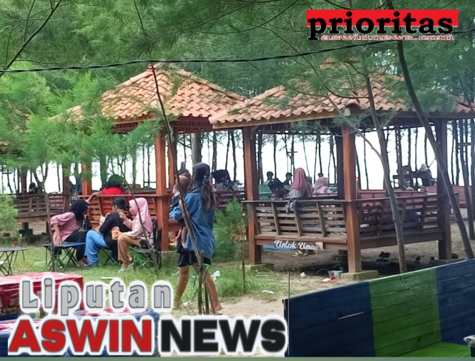 Libur Akhir Pekan, Wisatawan Serbu Pantai Indah Layur Rembang
