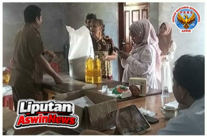 Penyaluran Bantuan Sembako di Desa Simpang Pulo Rambung Berjalan Lancar