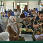 Wali Kota Langsa Serahkan Seragam Sekolah Gratis bagi 169 Anak Yatim Piatu di Langsa Timur