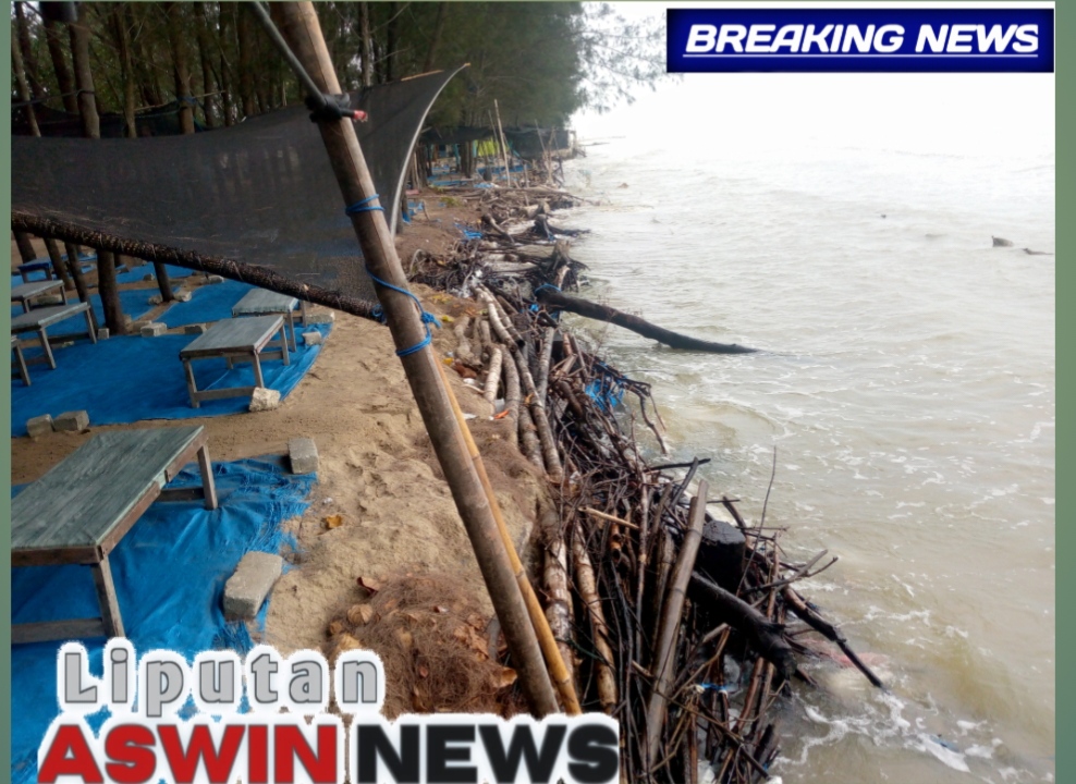 Abrasi Terjang Pantai Caruban Rembang, Gazebo Wisata Hanyut Terseret Ombak